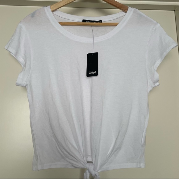 Sportsgirl knot-tie top - cropped length 🤍
Quality 🤍 Staple White 🤍 NEW 💖 - Picture 2 of 6